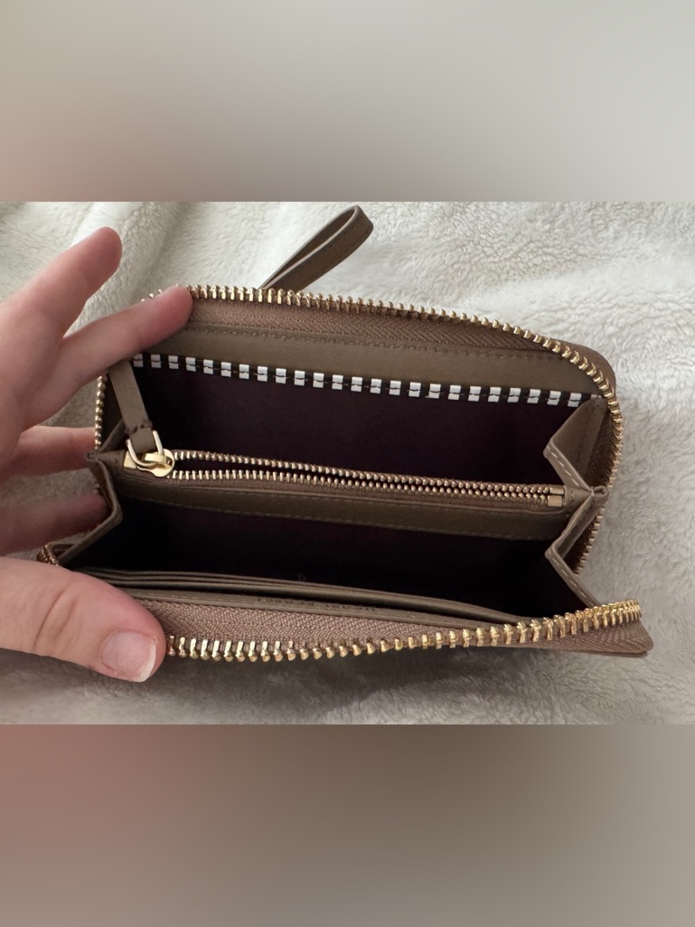 HENRI BENDEL ✨ Taupe Leather Wristlet Wallet - Picture 3 of 7